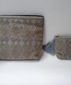 Alternative view of Cosmetiquera y monedero bordado