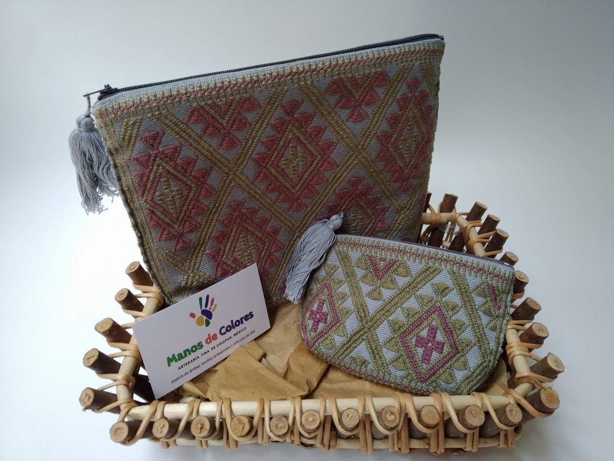 Cosmetiquera - monedero bordado
