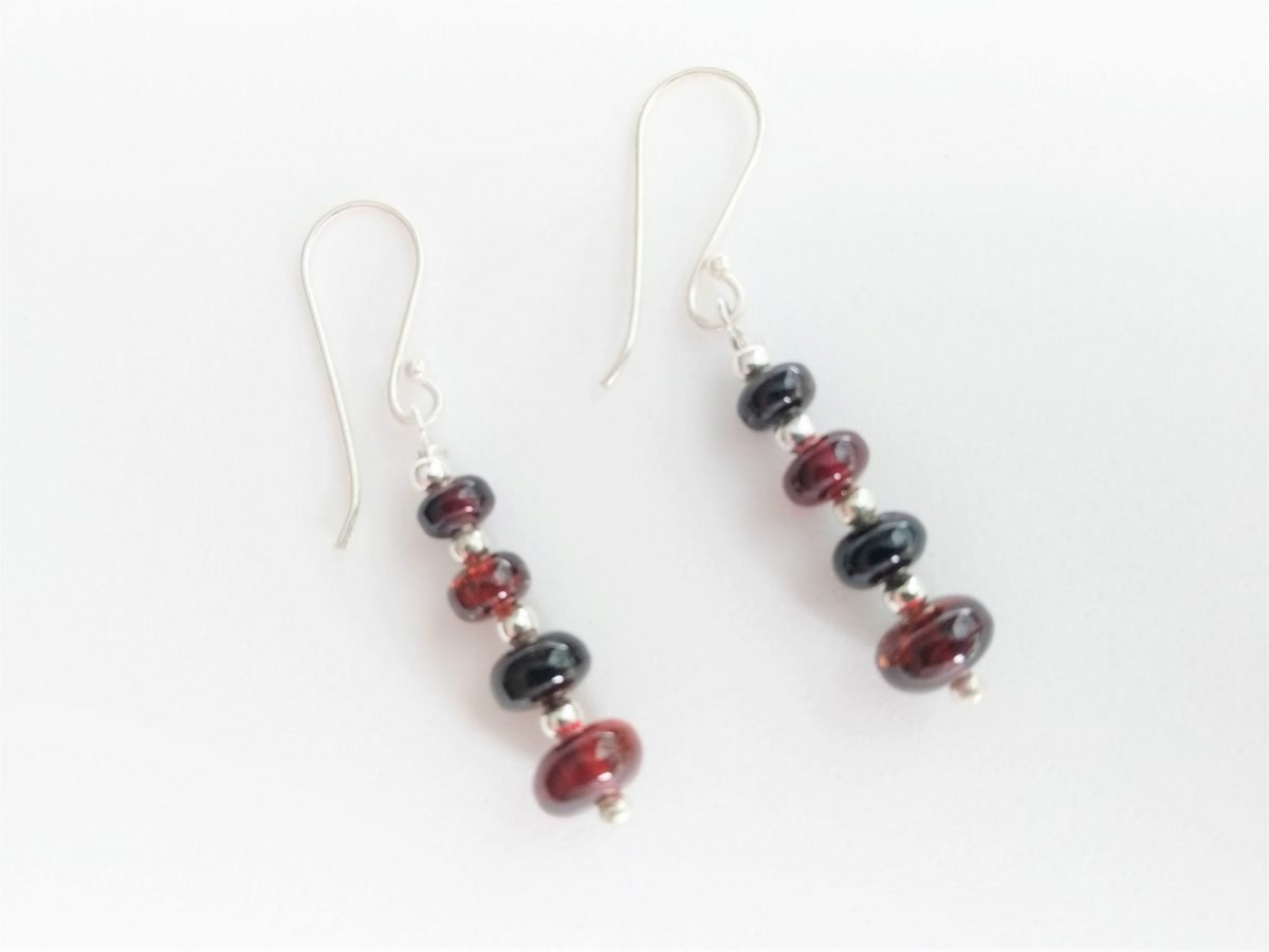 Aretes esferas de ámbar rojo