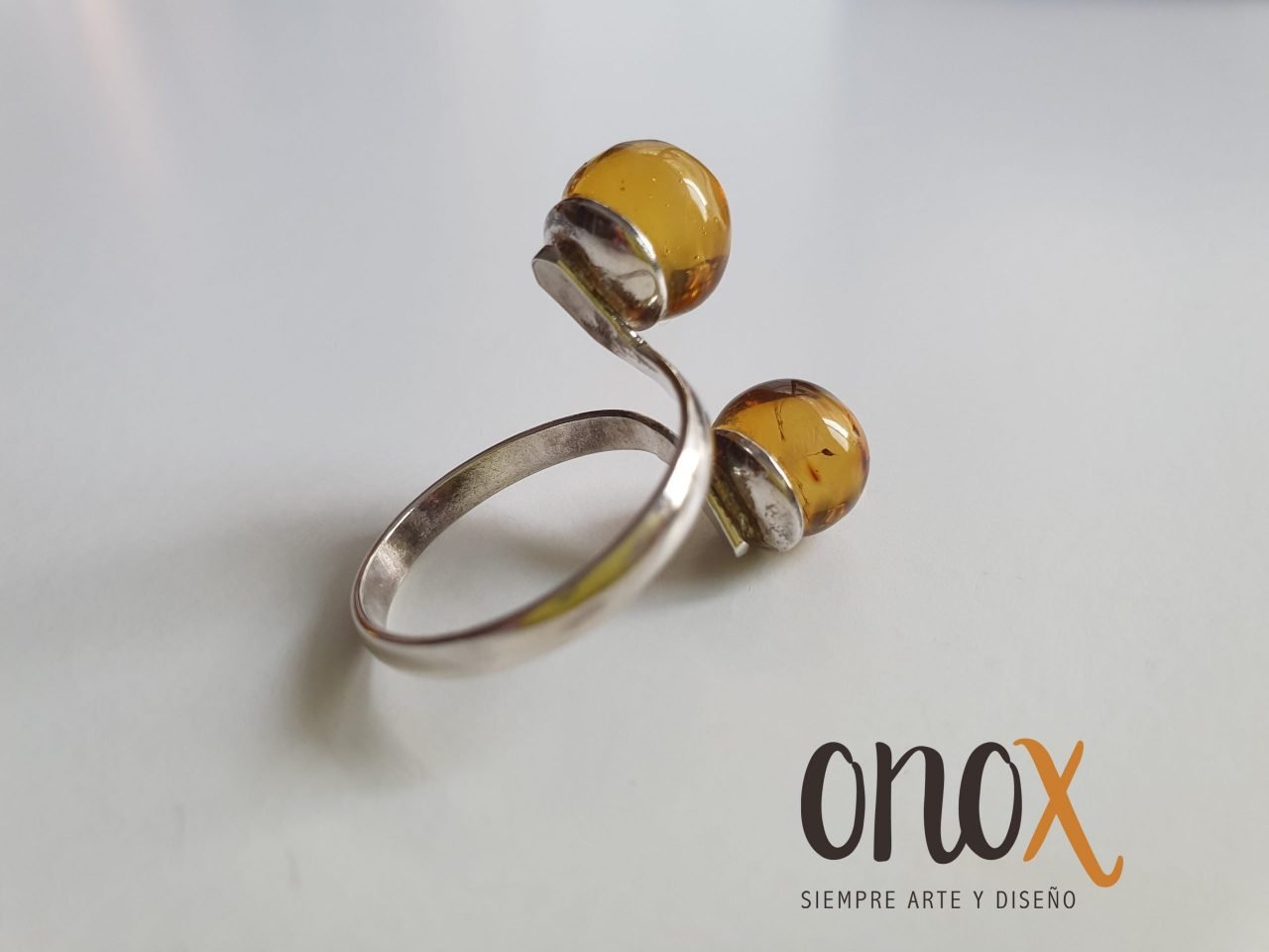 Anillo dos esferas ámbar claro - Imagen 2