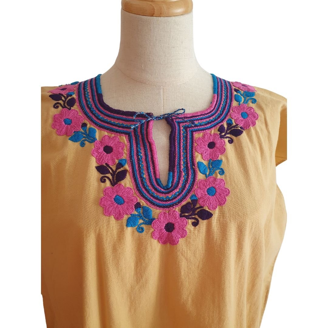 Blusa flores beige bordada a mano. Talla 36 (Grande) - Imagen 2