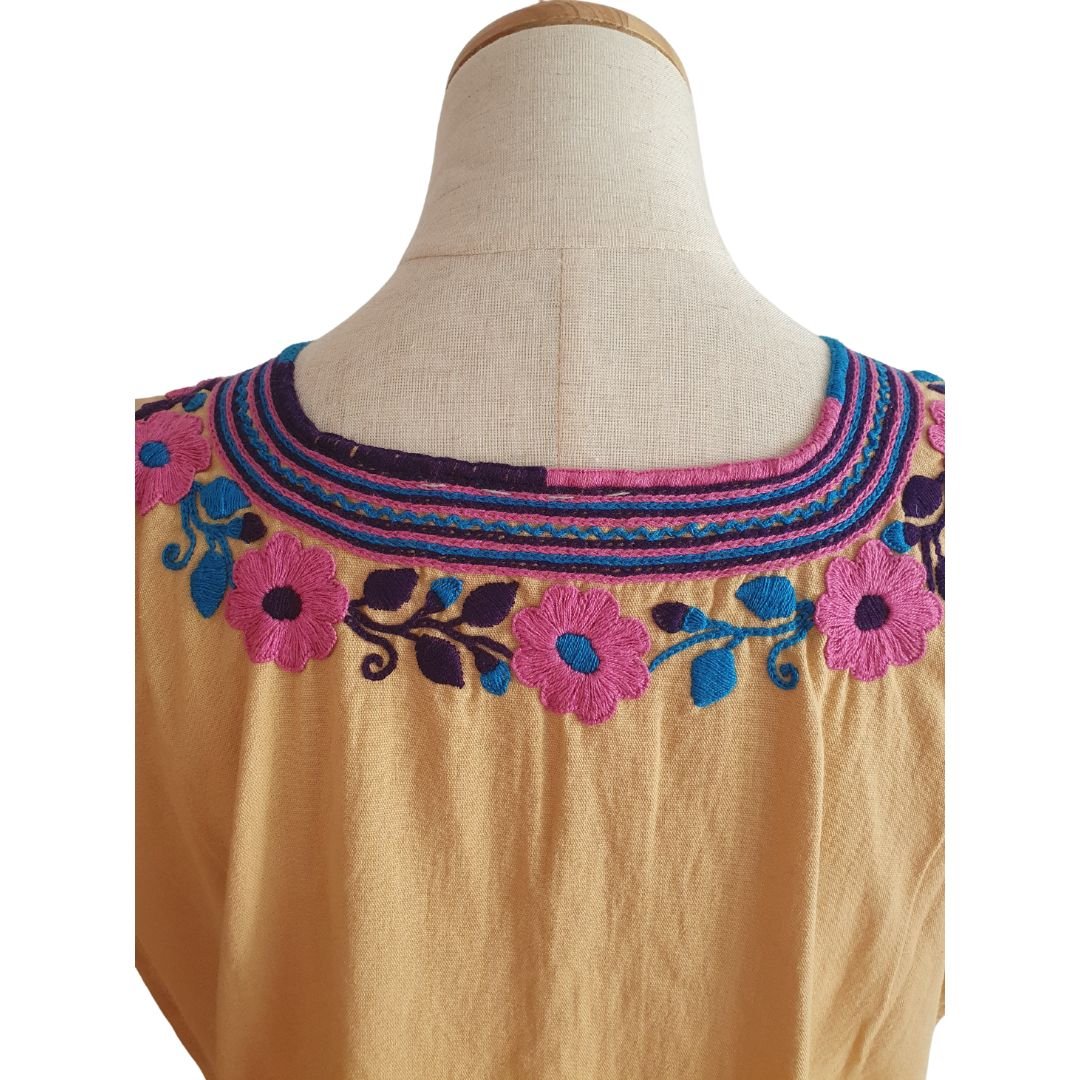 Blusa flores beige bordada a mano. Talla 36 (Grande) - Imagen 5