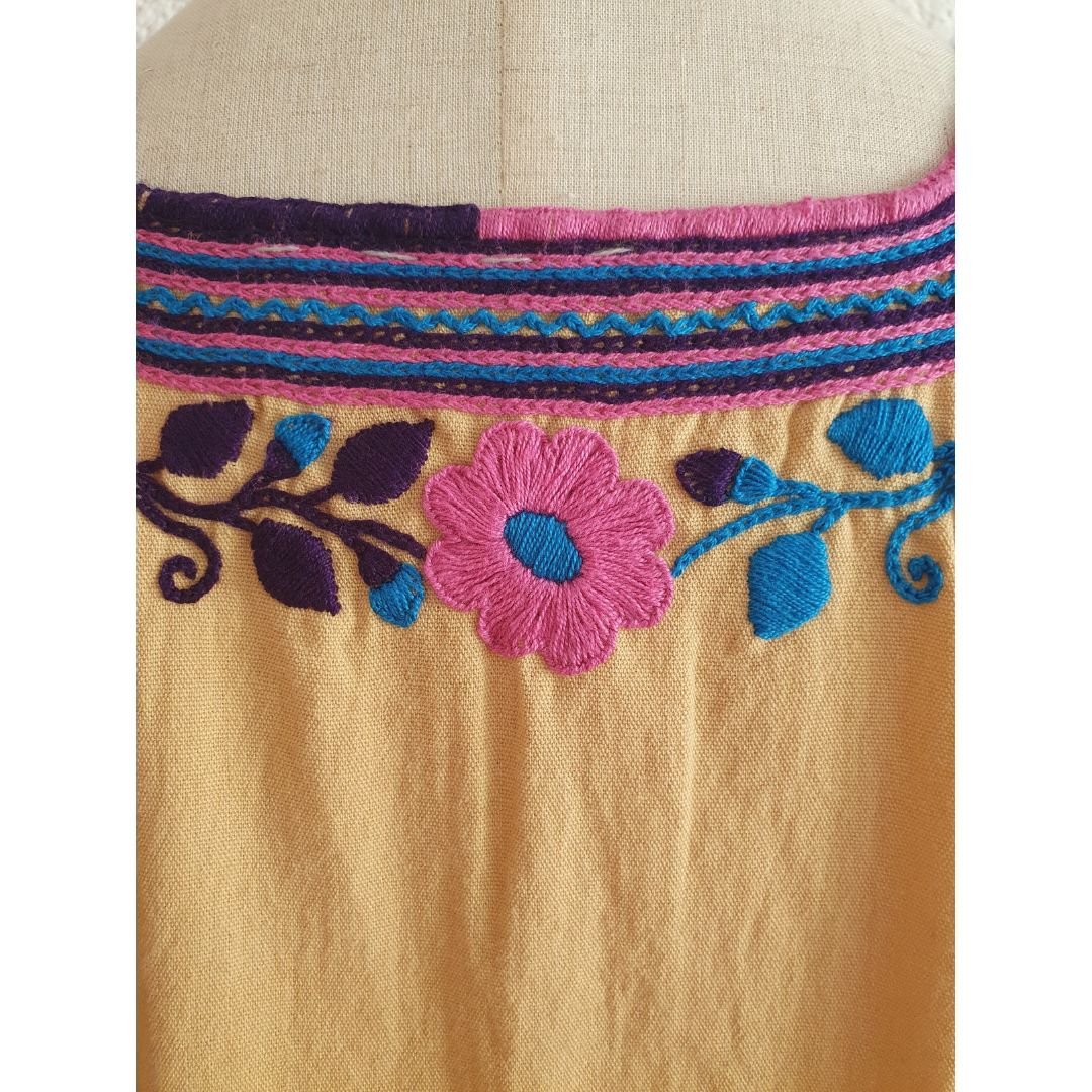 Blusa flores beige bordada a mano. Talla 36 (Grande) - Imagen 6