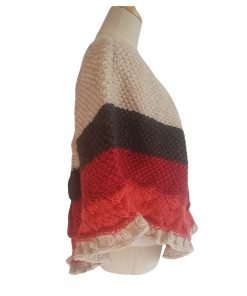 Alternative view of Mañanita o poncho de lana
