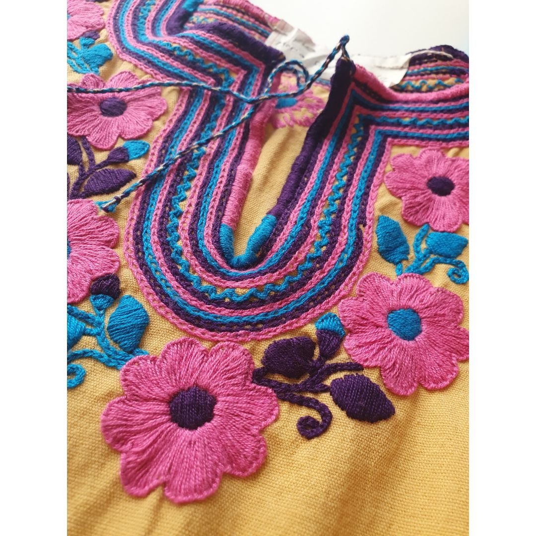 Blusa flores beige bordada a mano. Talla 36 (Grande) - Imagen 7