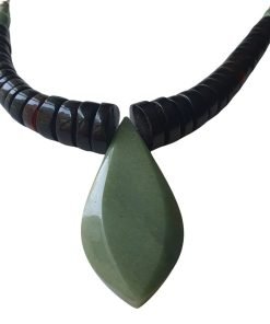 Alternative view of Juego de collar y aretes ámbar rojo y jade