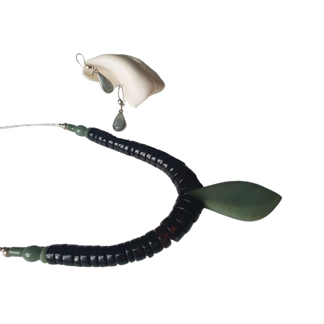 Juego de collar y aretes ámbar rojo y jade - Imagen 10