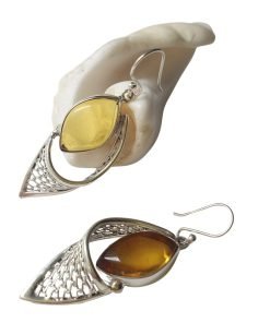Alternative view of Aretes de ámbar claro modelo enjambre plata