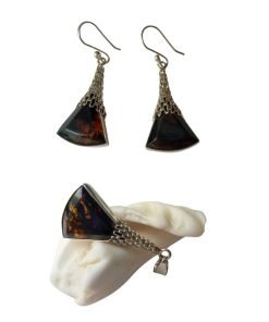 Alternative view of Juego de aretes y dije de ámbar de Chiapas
